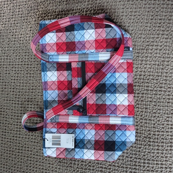 Vera Bradley Handbags - NWT ✨ Vera Bradley small Vera tote